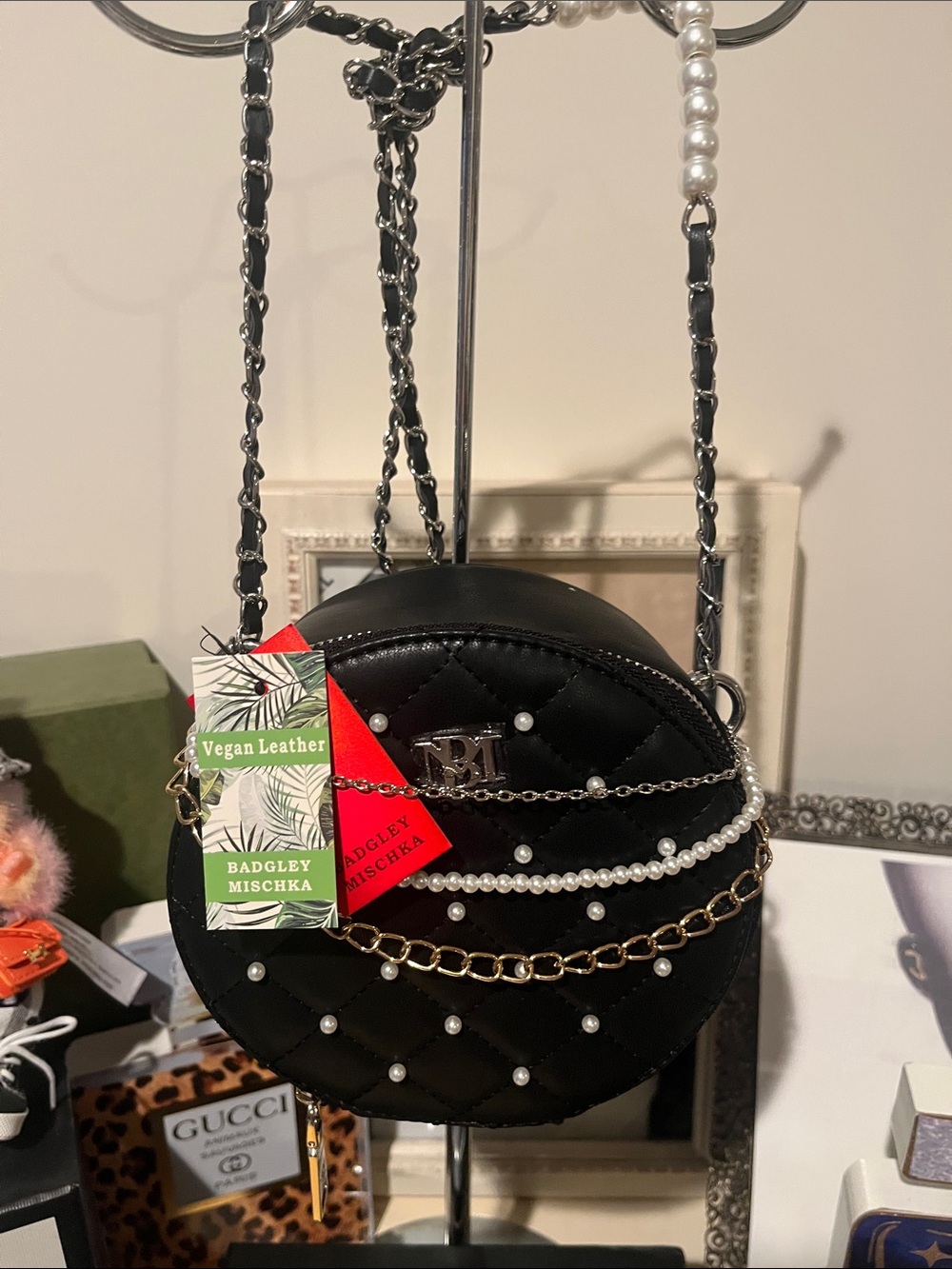 Badgley Mischka Black Quilted Round Crossbody w/ Chain Pearls NWT Retail 99$